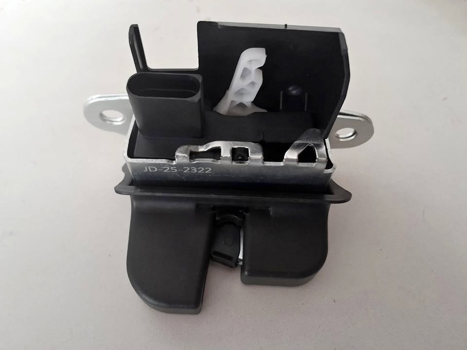 Vw polo mk8 1.0 tsi boot lock FOR SALE - Private Seller Vw polo mk8 1.0 tsi boot lock FOR SALE - Private Seller