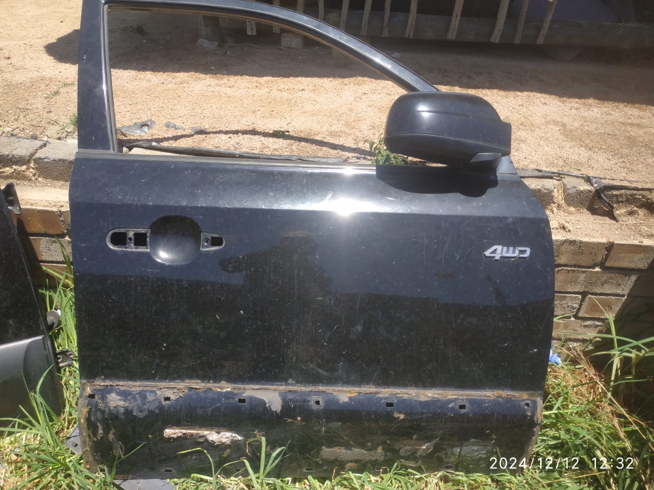 2008 Hyundai Tucson Right front door with mirror for sale - Private Seller