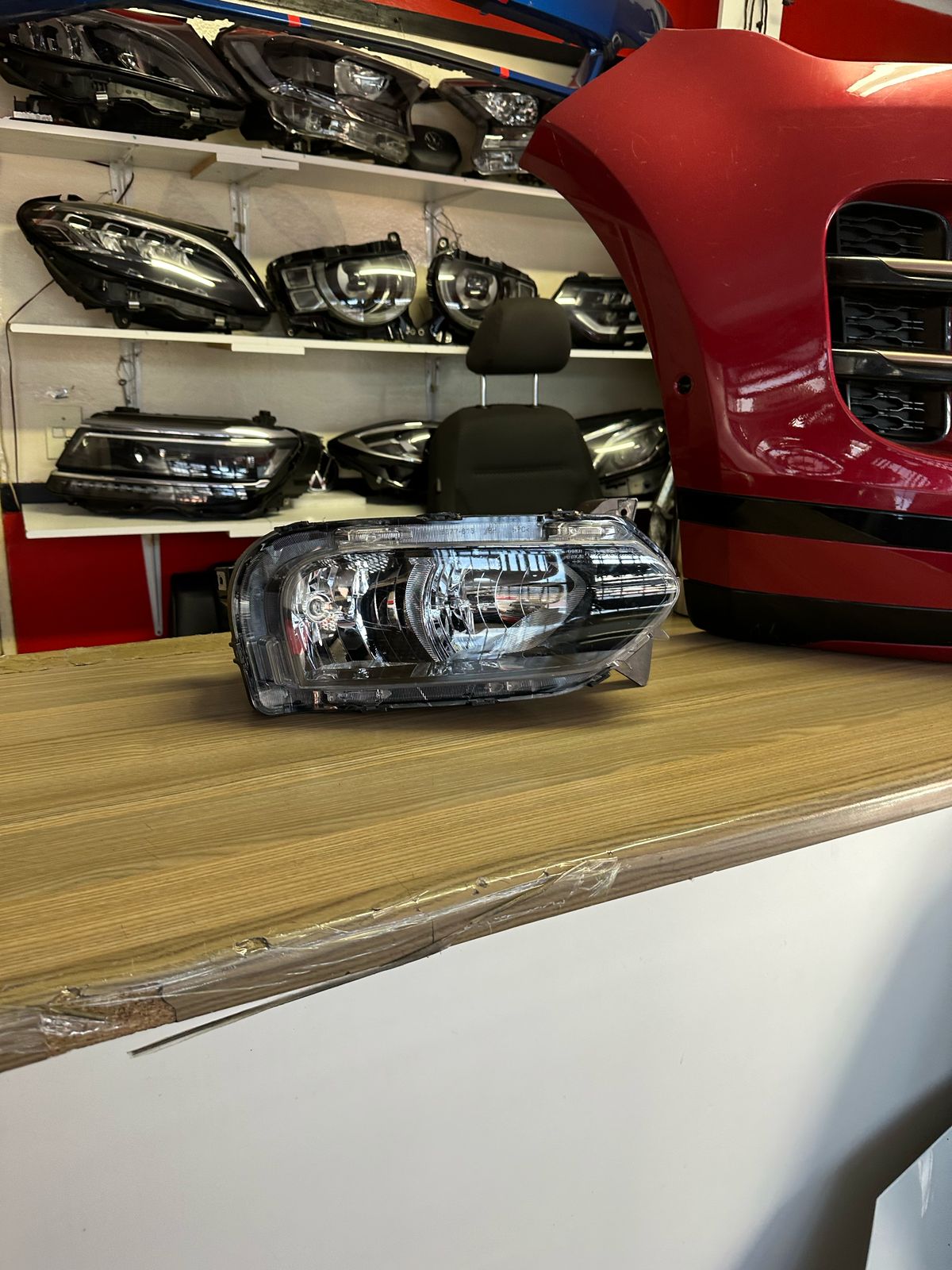 2023 RENAULT KWID HEADLIGHT RIGHT IN IMMACULATE - Private Seller