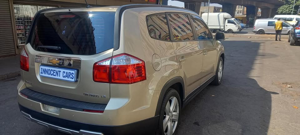 2012 CHEVROLET ORLANDO 1.8 MANUAL, PETROL, GOLD COLOUR