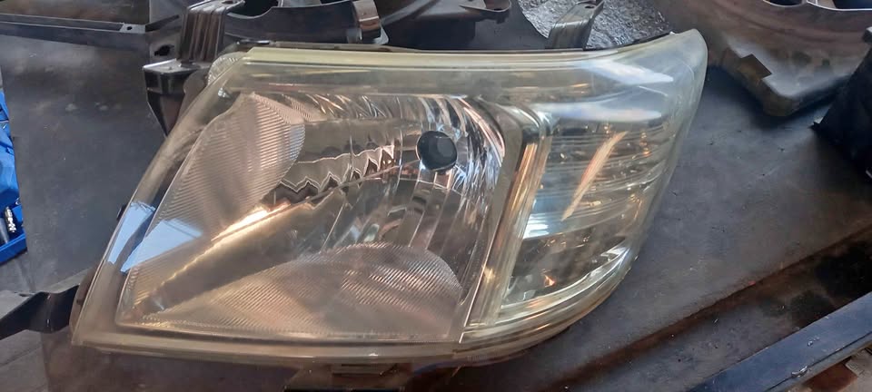 Toyota hilux 2014 left headlight - Private Seller Toyota hilux 2014 left headlight - Private Seller