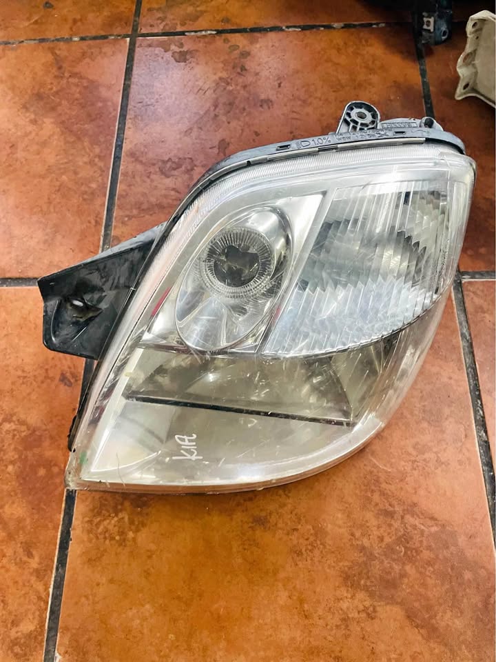 Kia Picanto headlight 2004/07 - Private Seller Kia Picanto headlight 2004/07 - Private Seller
