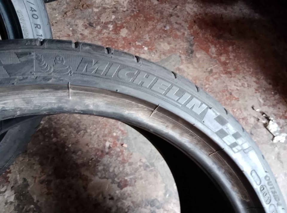 245/35/18 Michelin normal tyre for sell - Private Seller