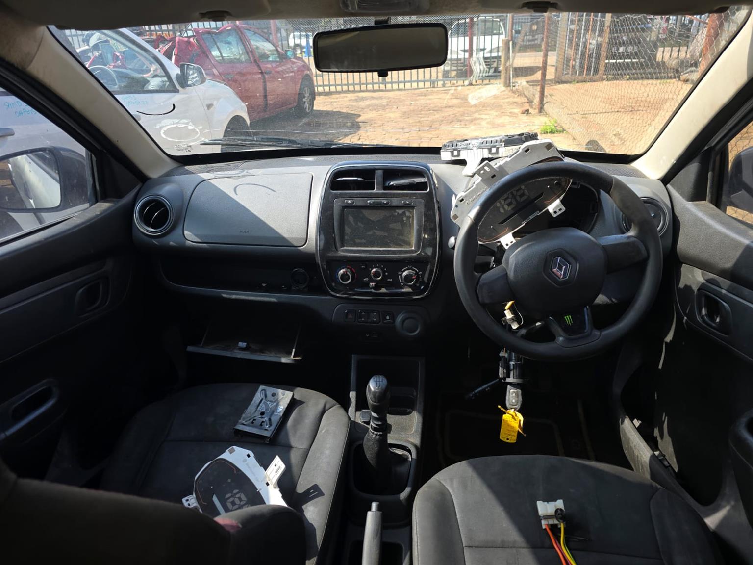 RENAULT KWID 1.0 PREFACE ( STRIPPING FOR SPARES) - Private Seller RENAULT KWID 1.0 PREFACE ( STRIPPING FOR SPARES) - Private Seller