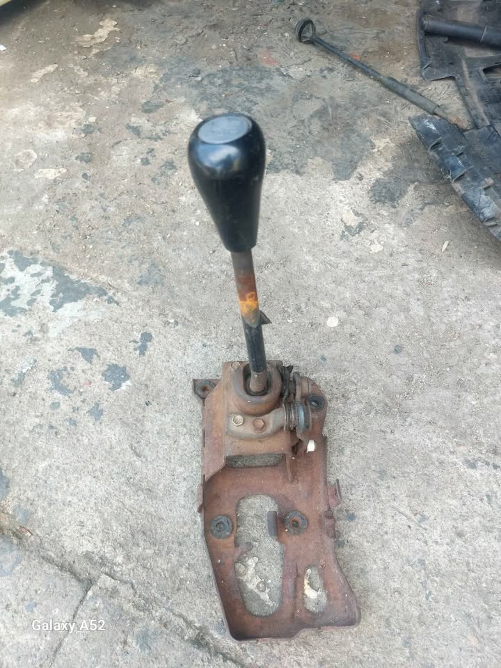 Gear lever Toyota Tazz - Private Seller Gear lever Toyota Tazz - Private Seller