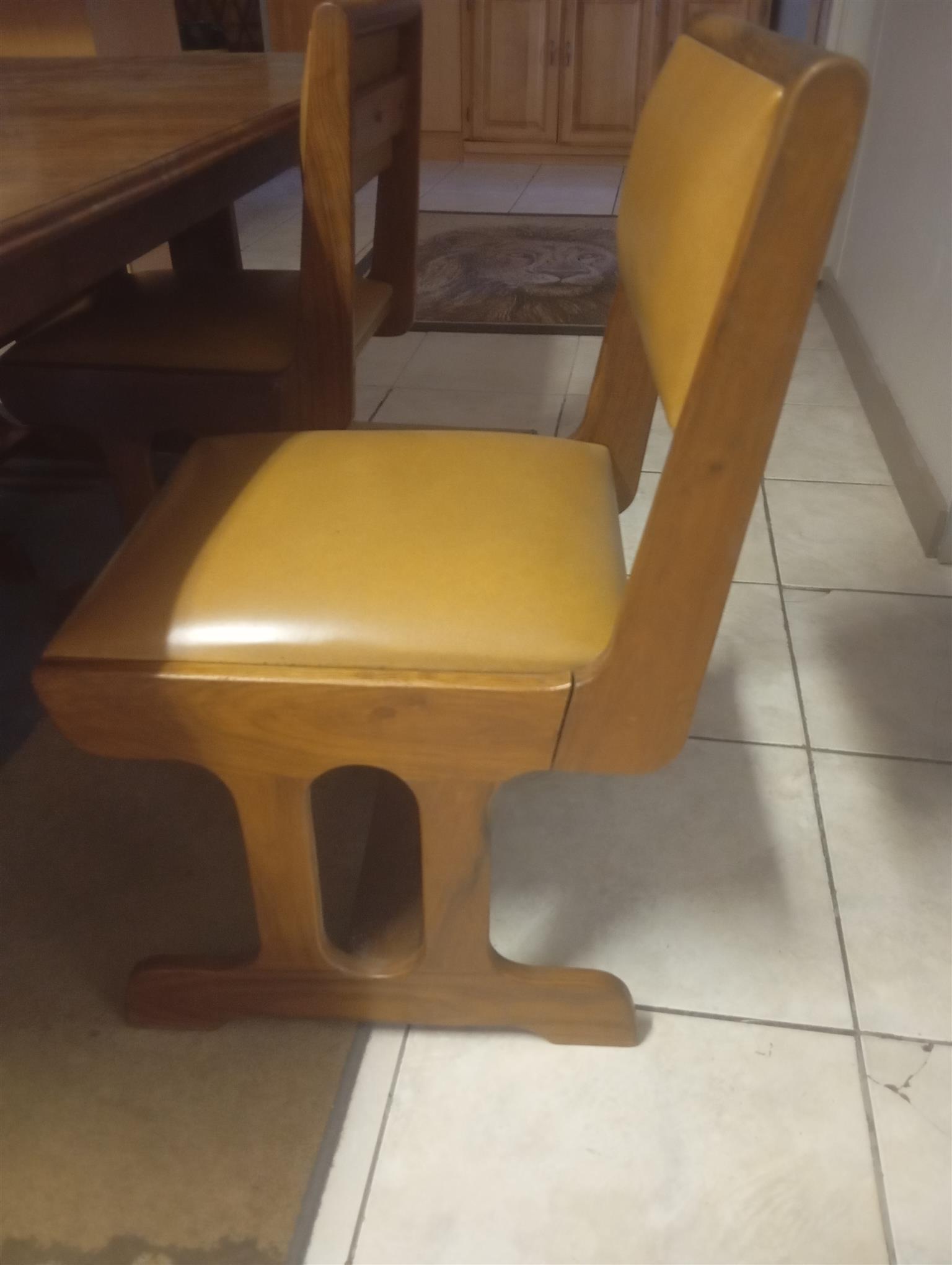 Eetkamer Tafel x 6 stoele