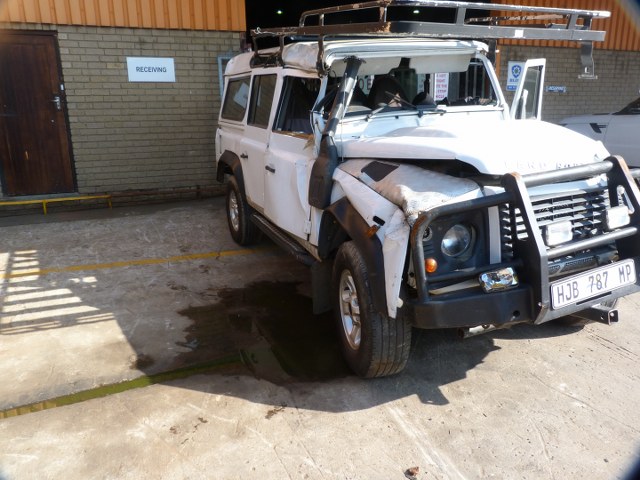 We are stripping / Land Rover  Defender 110 2.2d 2012 - Private Seller