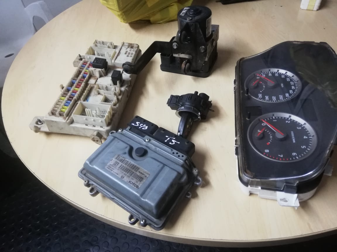 VOLVO S40 T5 MANUAL LOCKSET FOR SALE (DELIVERY COUNTRY WIDE) - Private Seller VOLVO S40 T5 MANUAL LOCKSET FOR SALE (DELIVERY COUNTRY WIDE) - Private Seller