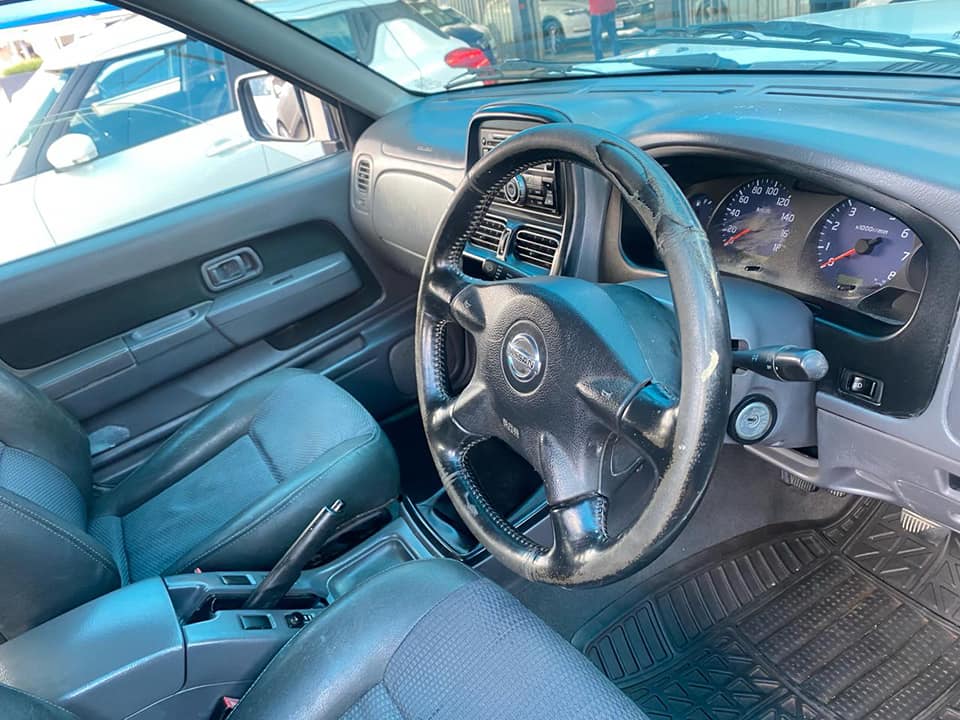 2011 NISSAN NP300 2.4 HARDBODY HIGHRIDER DOUBLE CAB