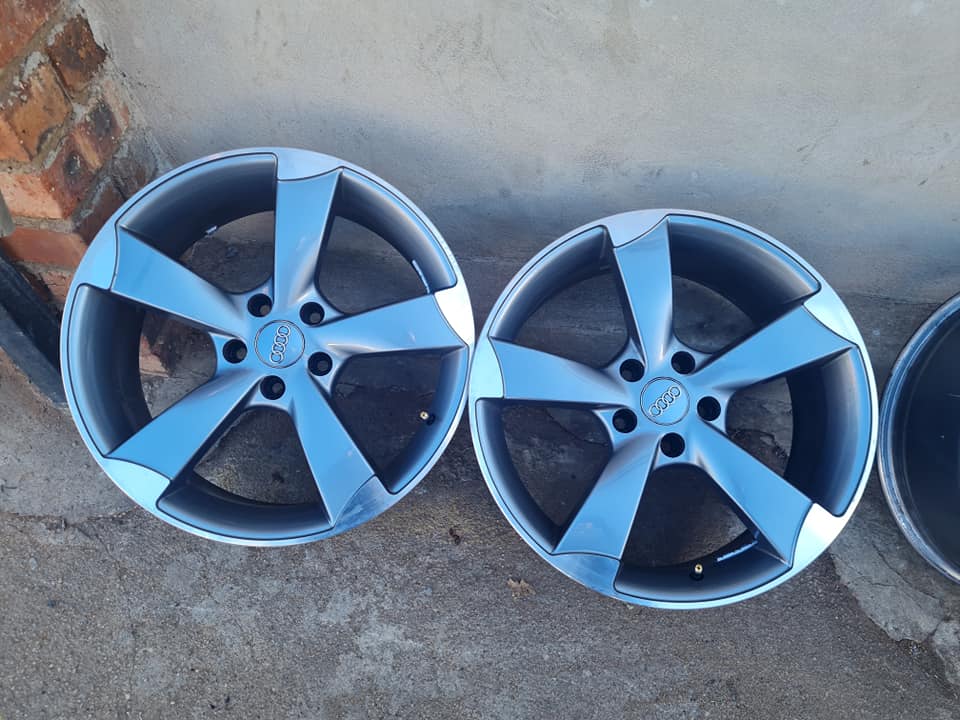 Audi A4 alloy mags size 18 aset - Private Seller Audi A4 alloy mags size 18 aset - Private Seller