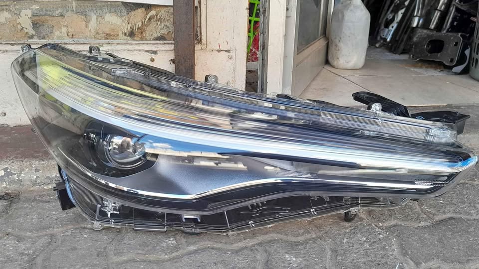 Toyota Corolla Cross headlight - Private Seller Toyota Corolla Cross headlight - Private Seller