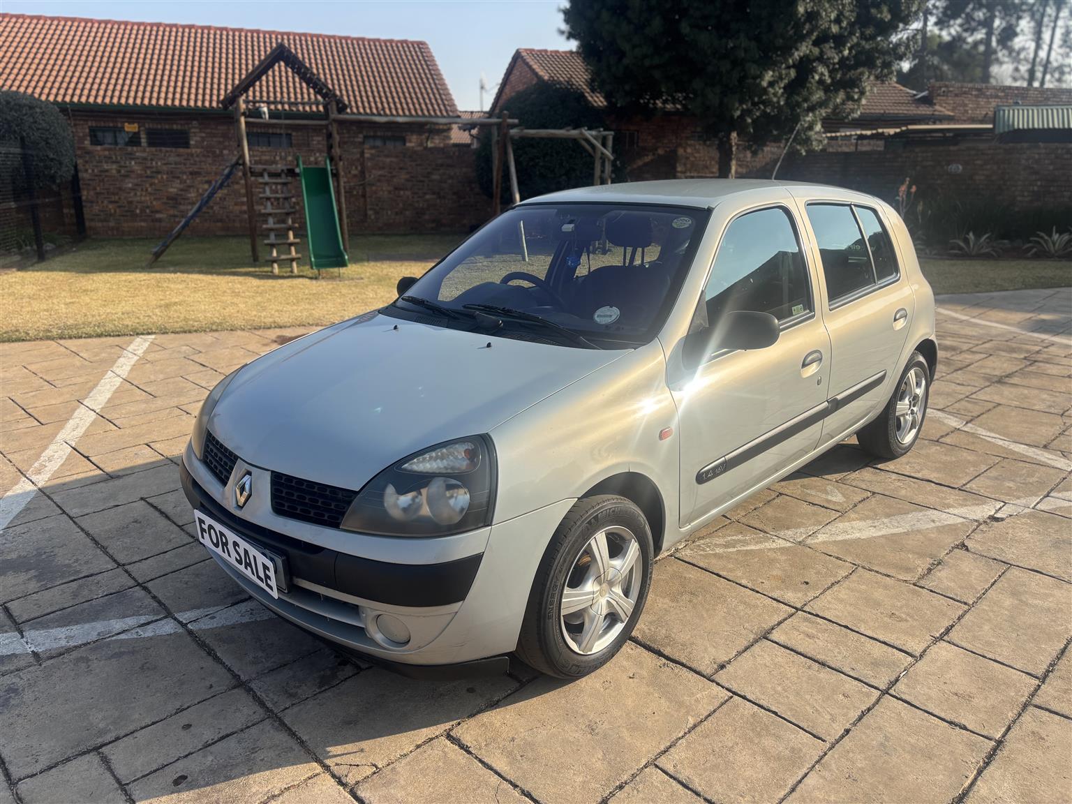 Used 2002 Renault Clio 1.4 Expression 5-door - Private Seller Used 2002 Renault Clio 1.4 Expression 5-door - Private Seller
