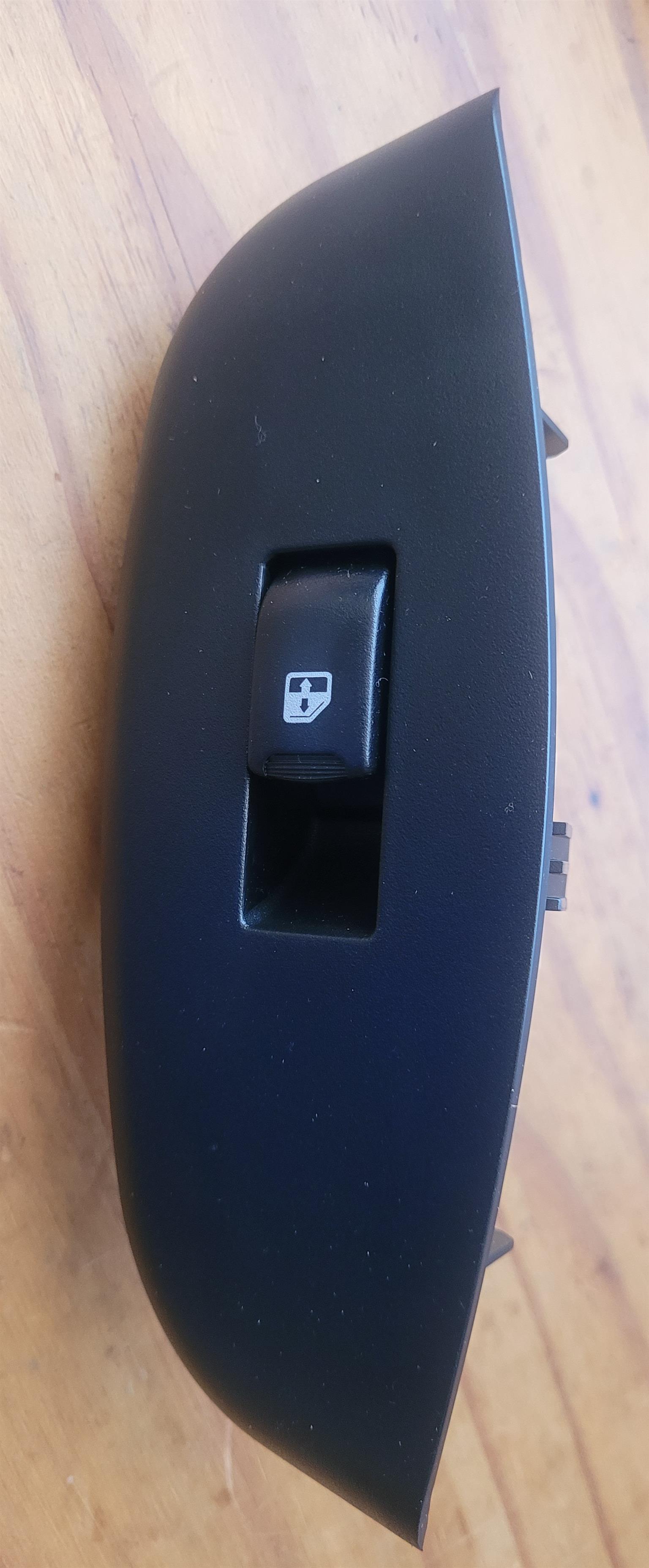 Left hand electric window winder switch for sale Chev Aveo 2005 - Private Seller