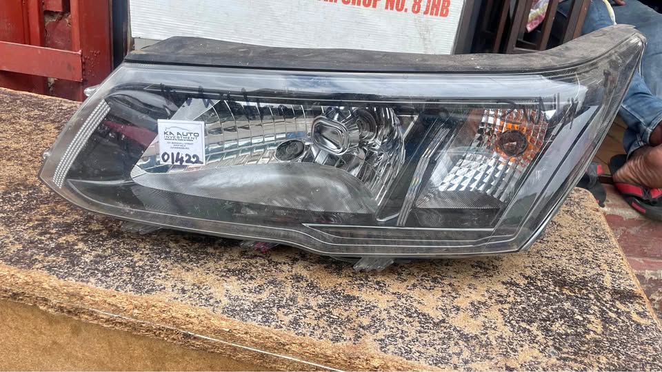Mahindra XUV300 normal headlight - Private Seller Mahindra XUV300 normal headlight - Private Seller