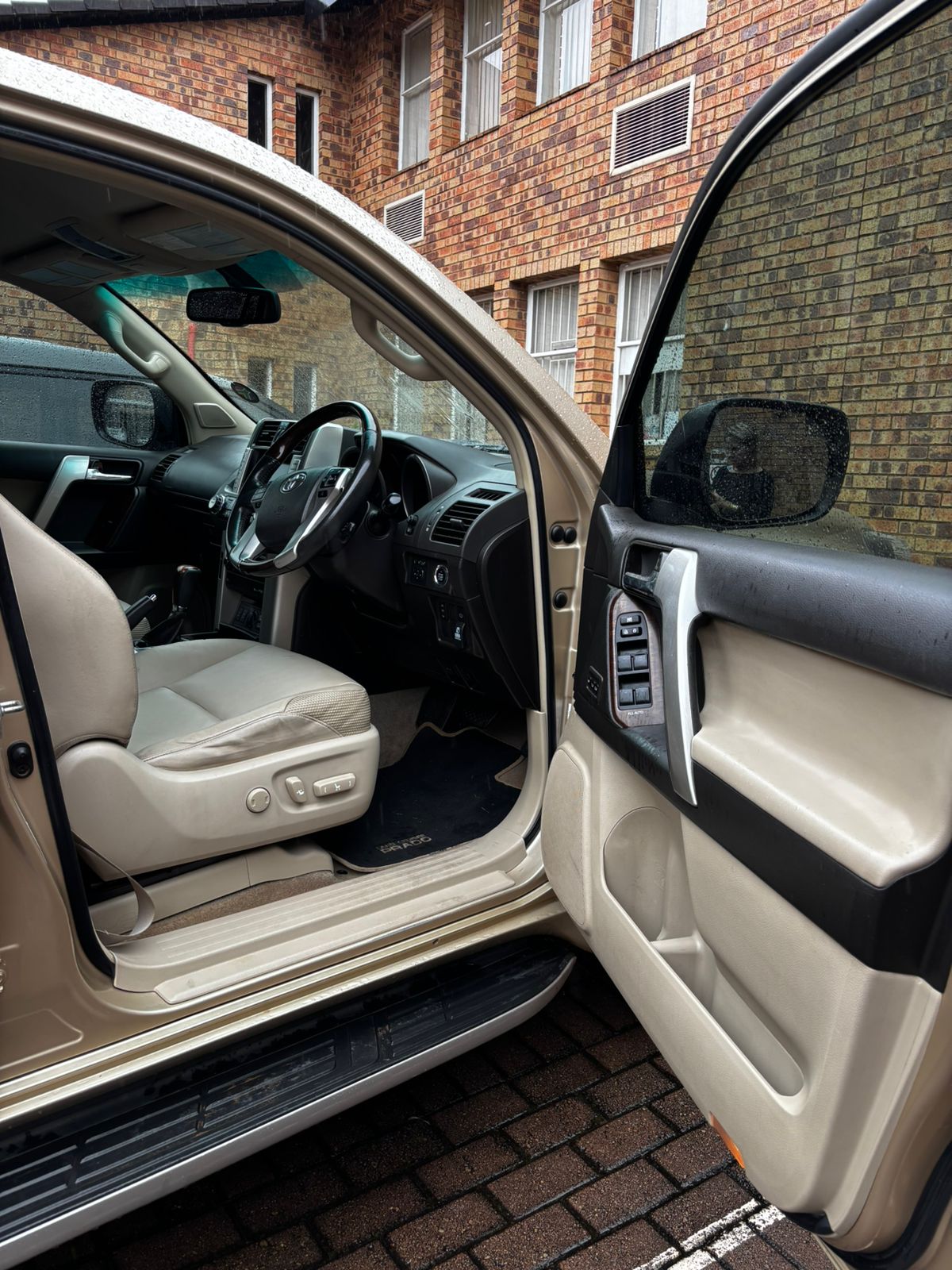 Used 2011 Toyota Land Cruiser Prado 4.0 VX - Private Seller Used 2011 Toyota Land Cruiser Prado 4.0 VX - Private Seller