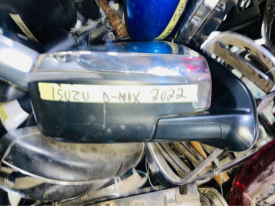 Isuzu D-Max side mirror 2022 - Private Seller Isuzu D-Max side mirror 2022 - Private Seller