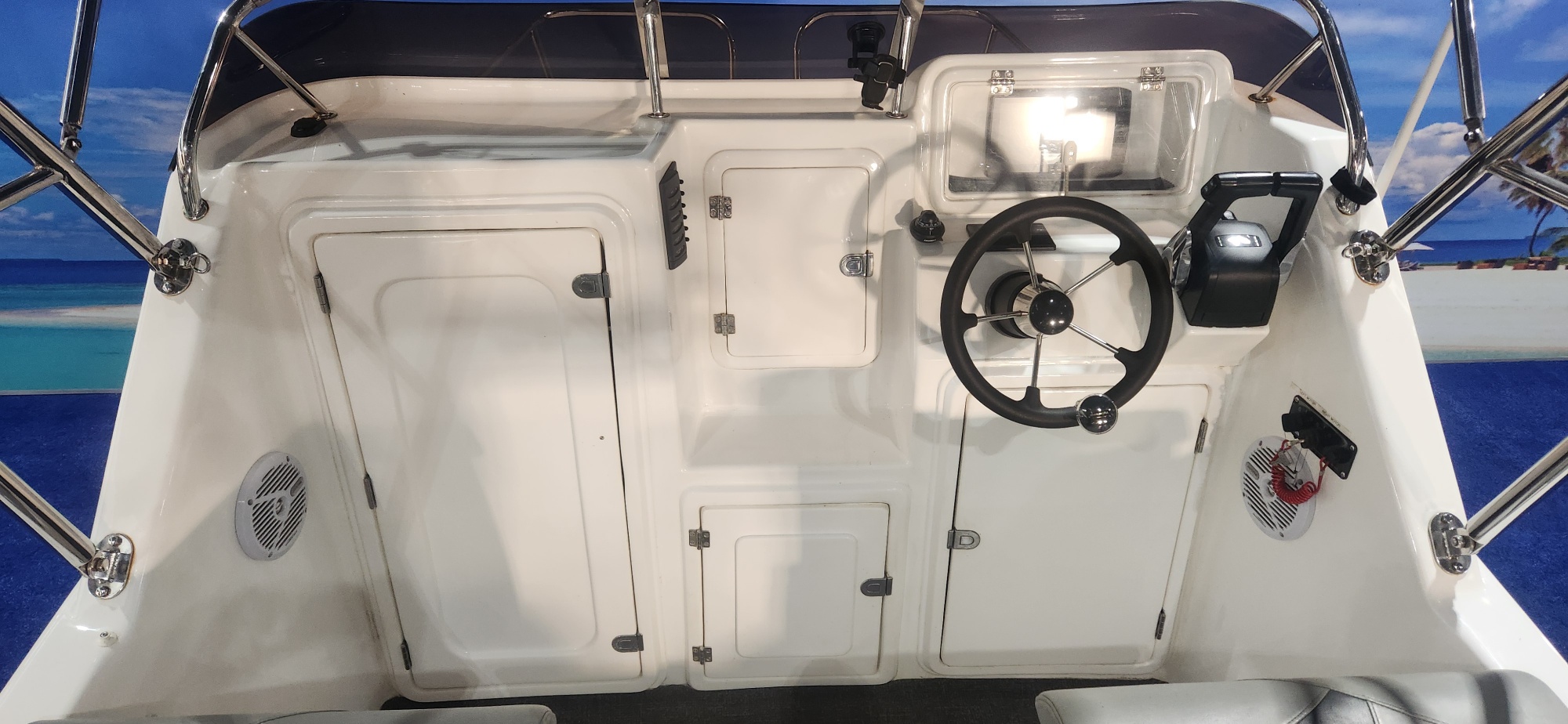 SEACAT 520 FC ON TRAILER 2 X 70 HP YAMAHA 4 STROKES 2022 MODEL 70 HOUR