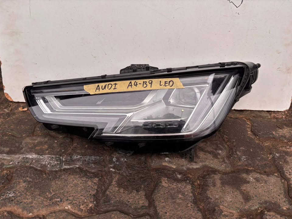 AUDI A 4 LED HEADLIGHT LEFT HAND SIDE - Private Seller AUDI A 4 LED HEADLIGHT LEFT HAND SIDE - Private Seller