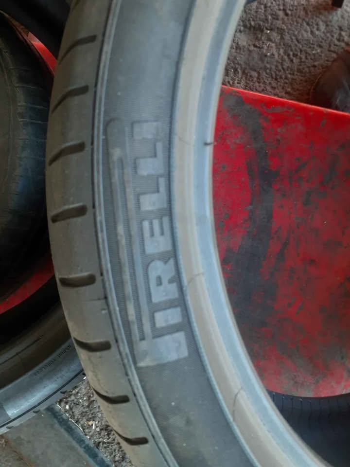 235/40/19 Pirelli Tyres for Sale. Contact