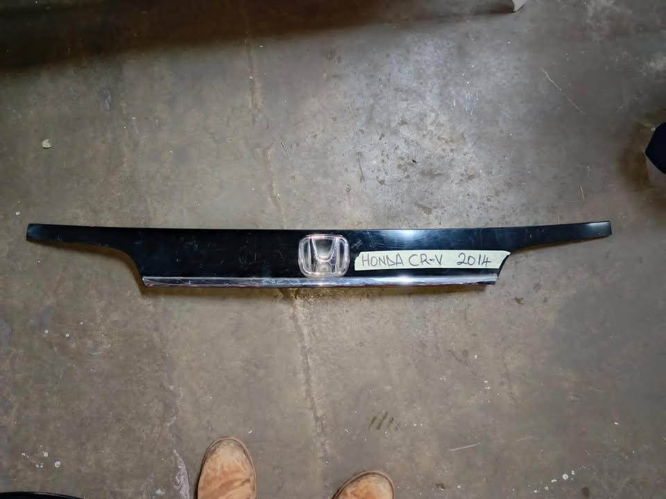Honda CRV 2014 Front Grill - Private Seller Honda CRV 2014 Front Grill - Private Seller