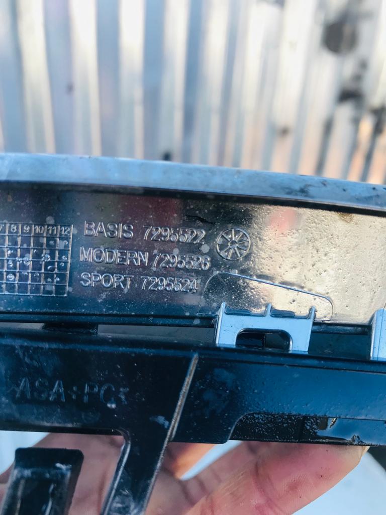 BMW 2 Series F22/F23 right side kidney grill - Private Seller BMW 2 Series F22/F23 right side kidney grill - Private Seller