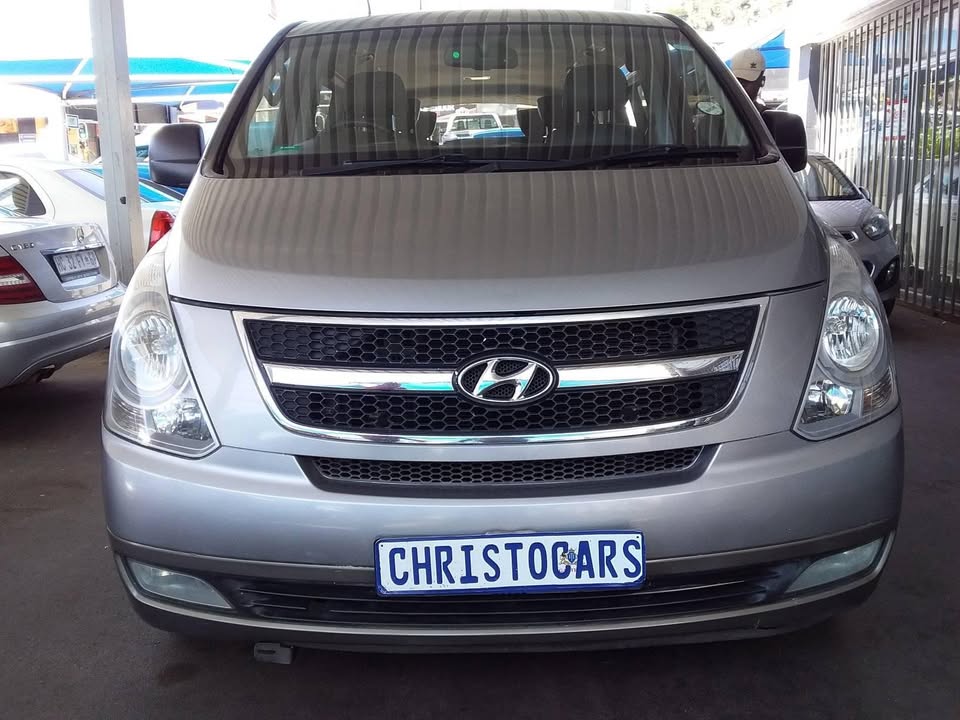 2015 model Hyundai H-1 9-seater automatic
