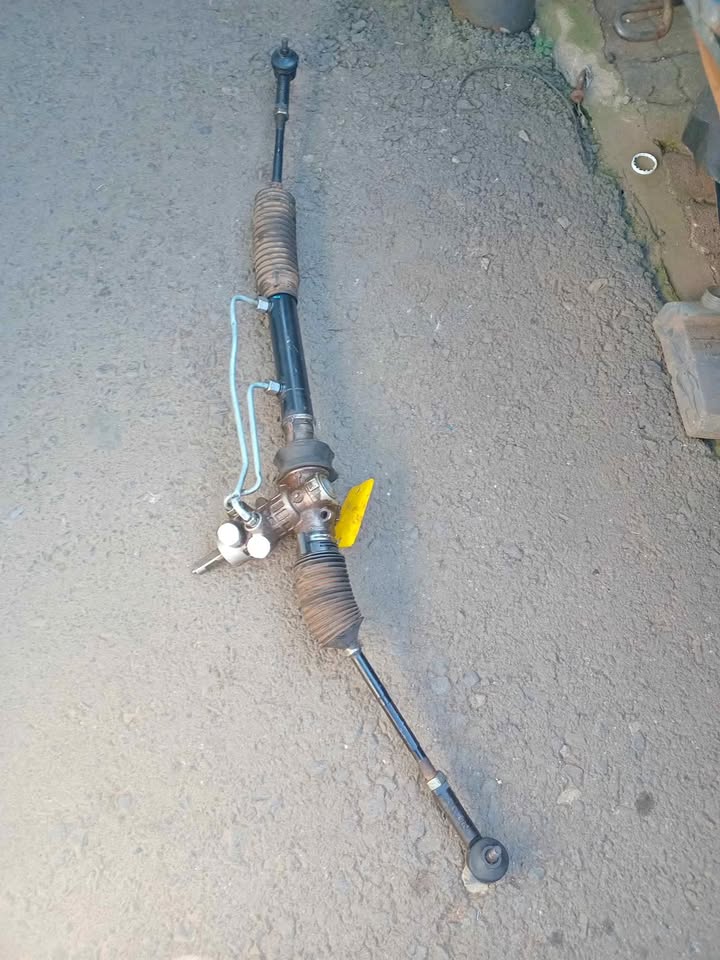 2012 up Chevrolet utility bakkie steering rack for sale WhatsApp or cell - Private Seller