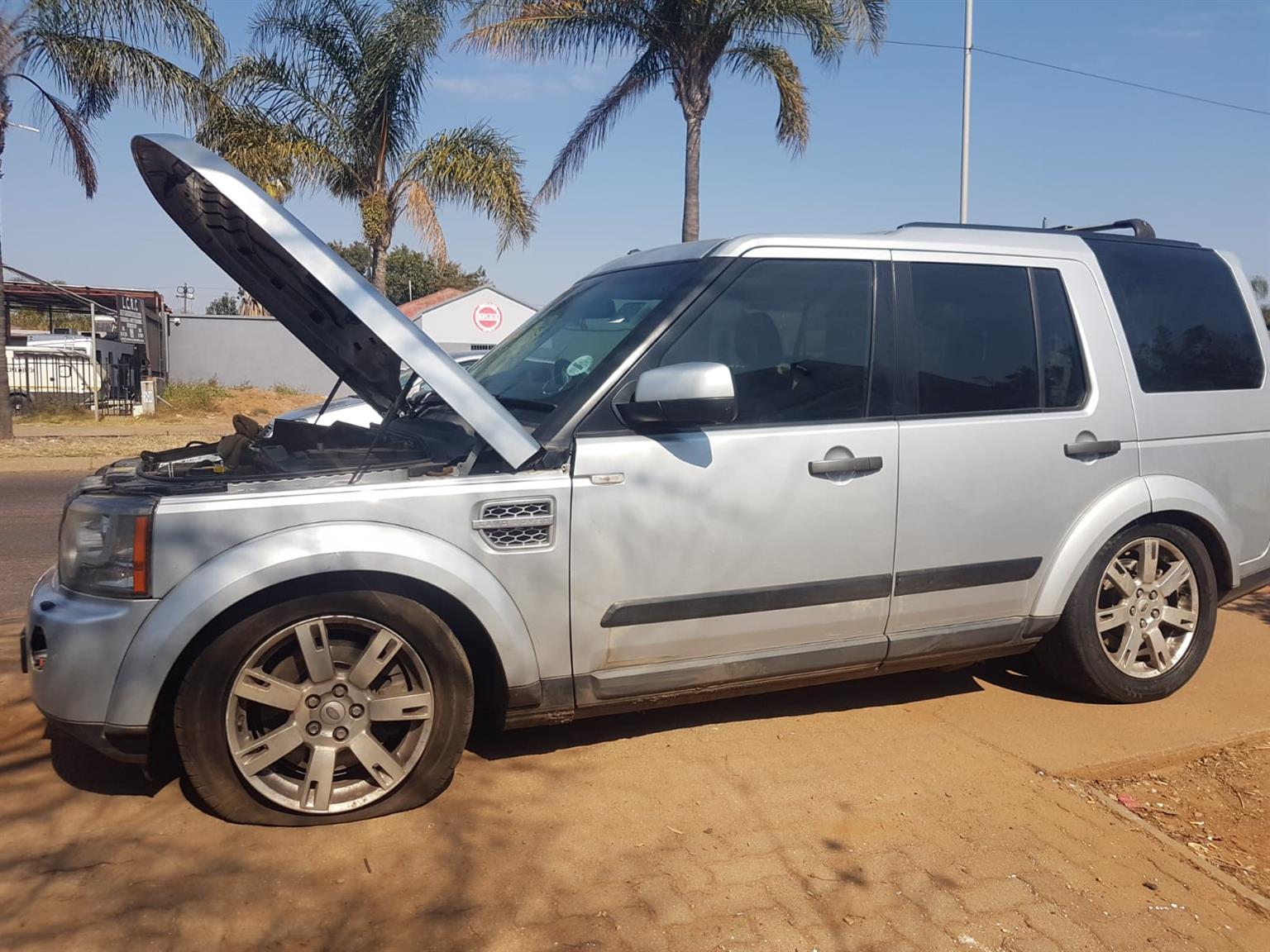2010 Discovery 4 3.0 TDV6 SE Spares – Grey in colour