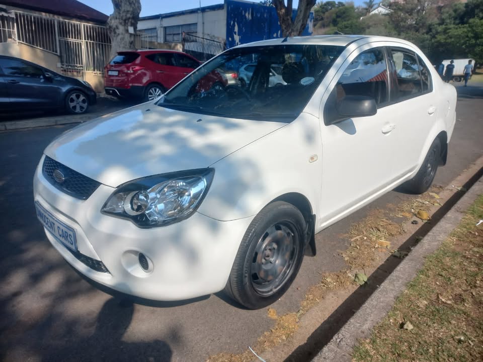 2015 FIRD IKON SEDAN 1.6 PETROL, MANUAL, WHITE COLOR, MILEAGE