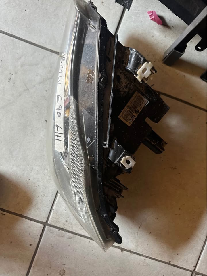 BMW e90 left and right headlight - Private Seller