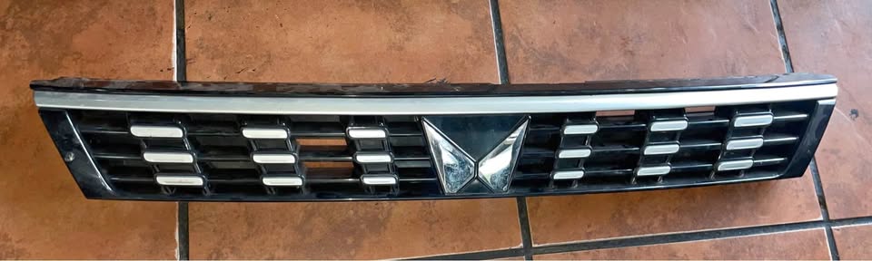 Mahindra XUV300 grill - Private Seller Mahindra XUV300 grill - Private Seller