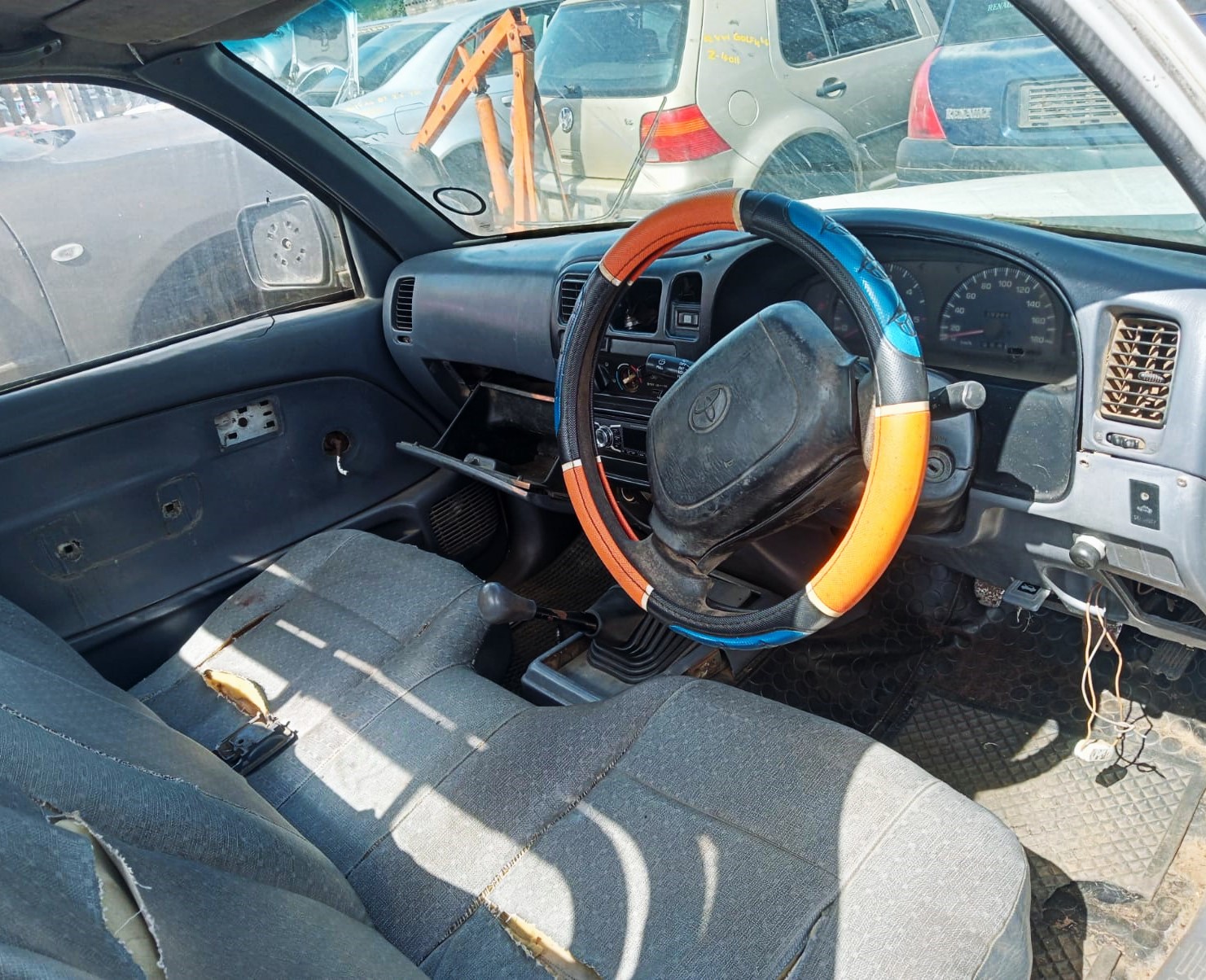 2002 Toyota Hilux 2.4D - Stripping for Spares