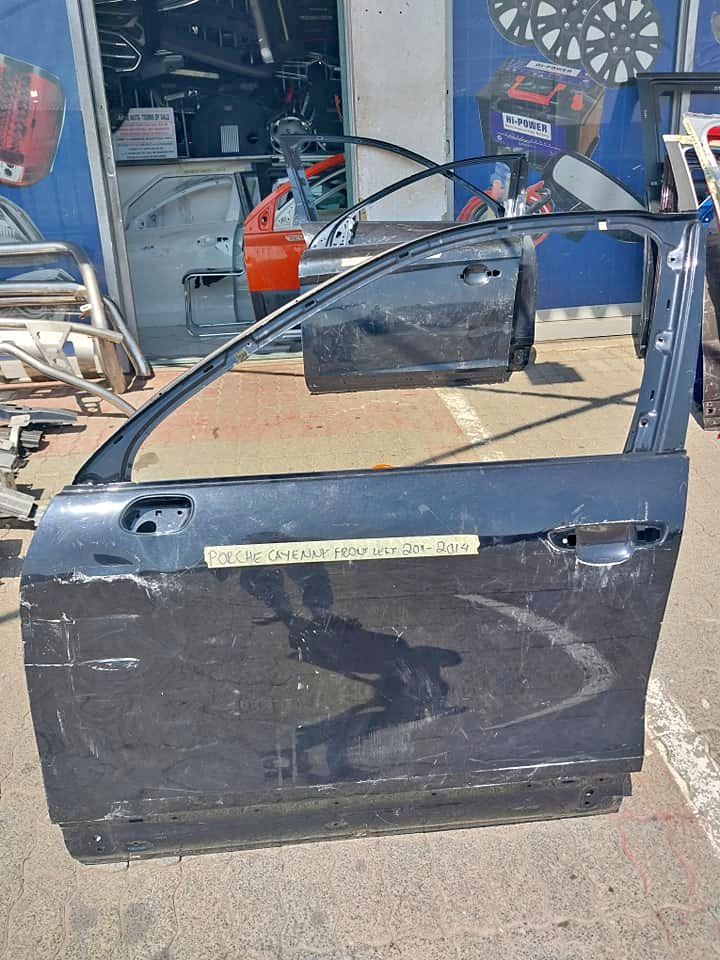 PORSCHE CAYENNE FRONT LEFT 2011-2014 SHELL DOOR - Private Seller