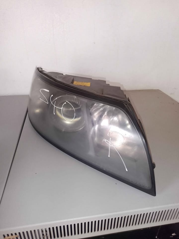 VOLVO S40 2008 RIGHT LIGHT FOR SALE - Private Seller