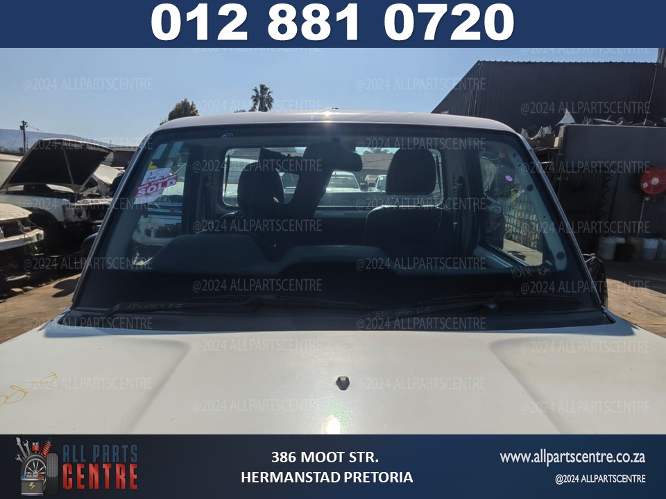 Mahindra Scorpio S4 front windscreen for sale used
