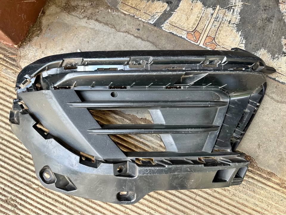 Kia sportage left side fog light cover - Private Seller Kia sportage left side fog light cover - Private Seller