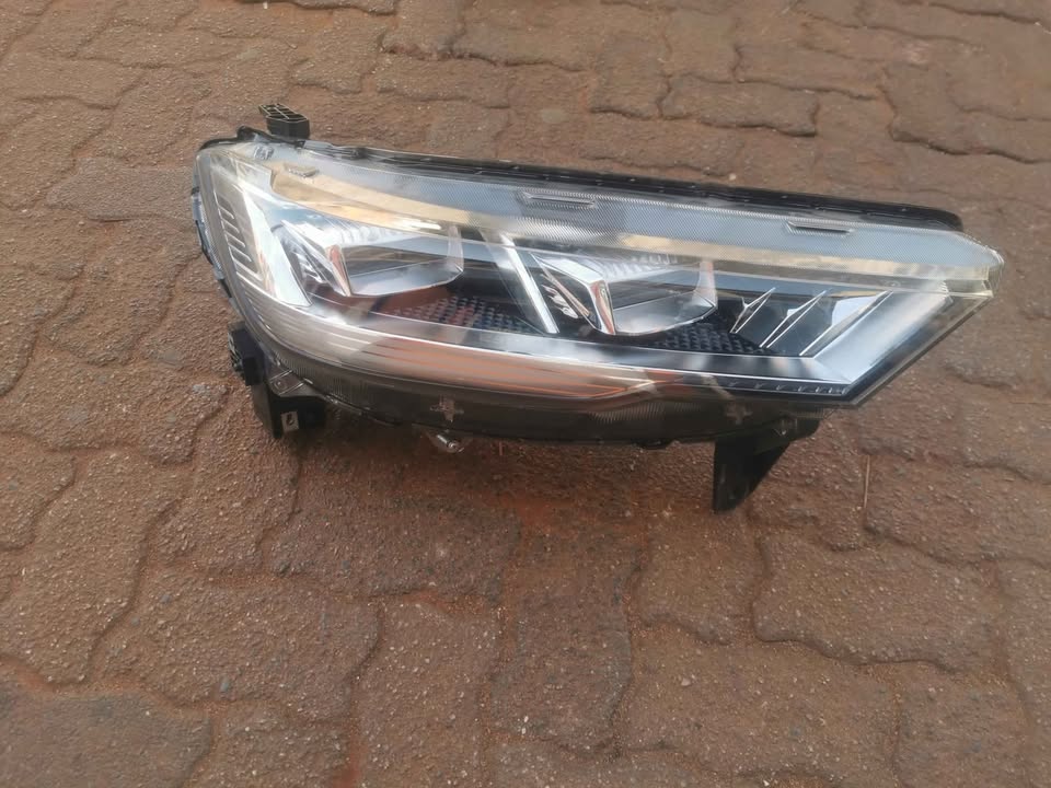 Haval H6 right headlight - Private Seller Haval H6 right headlight - Private Seller