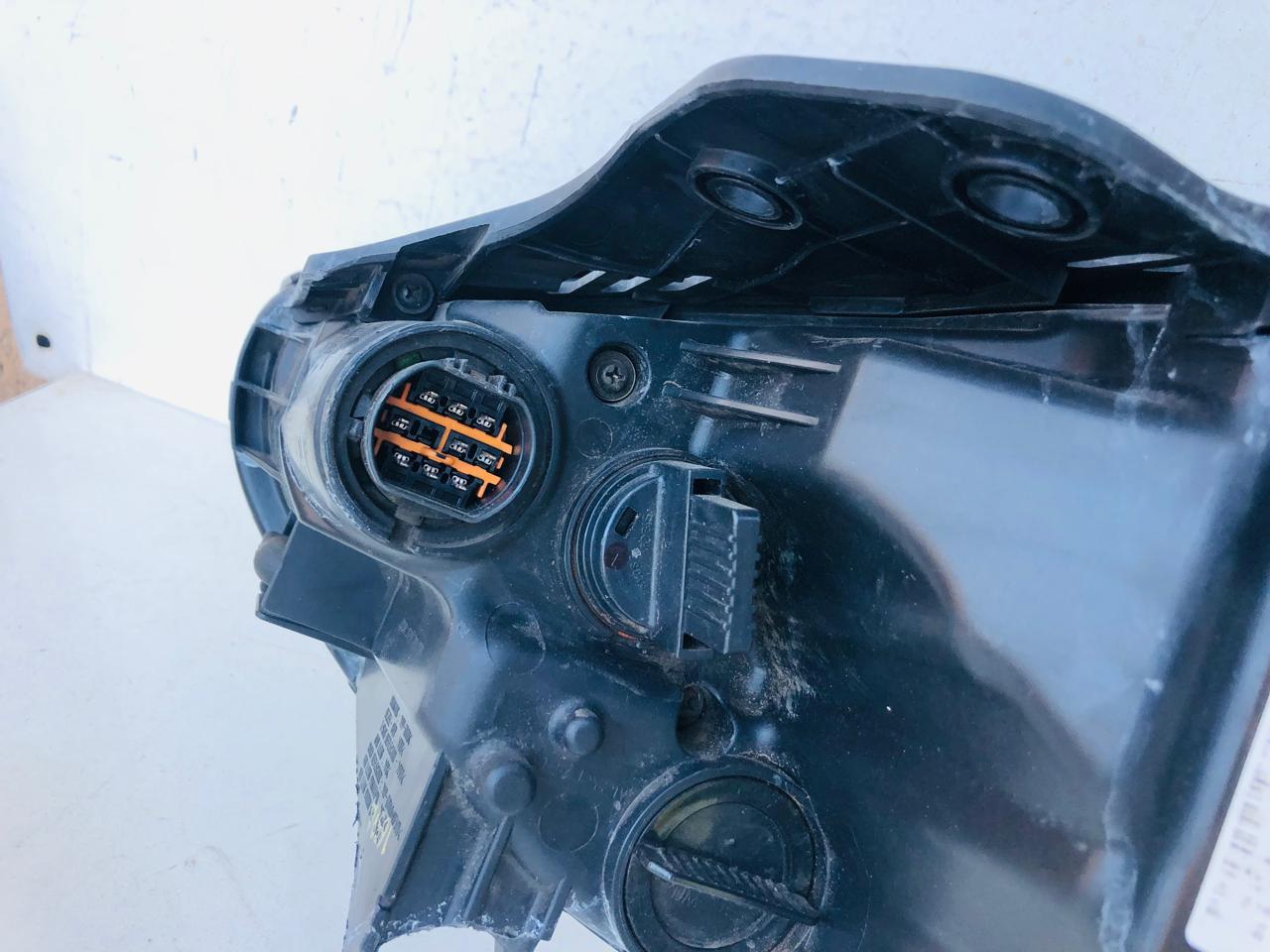 Hyundai Santa Fe right side xenon headlight (2015-2018) - Private Seller