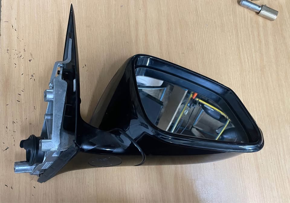 BMW F30 sidemirror Rightside - Private Seller BMW F30 sidemirror Rightside - Private Seller