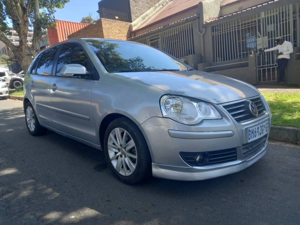 VW Polo Bujwa 1.6 Petrol, Model 2006. Manual, Silver Color, Mileage