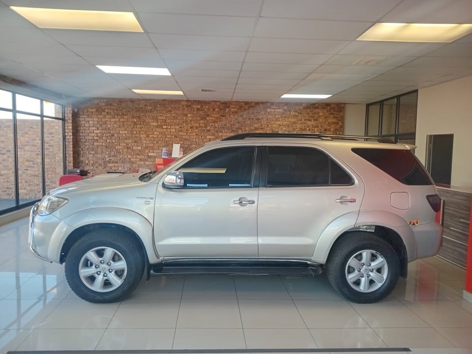 2010 TOYOTA  FORTUNER 30 D4D RAISED BODY