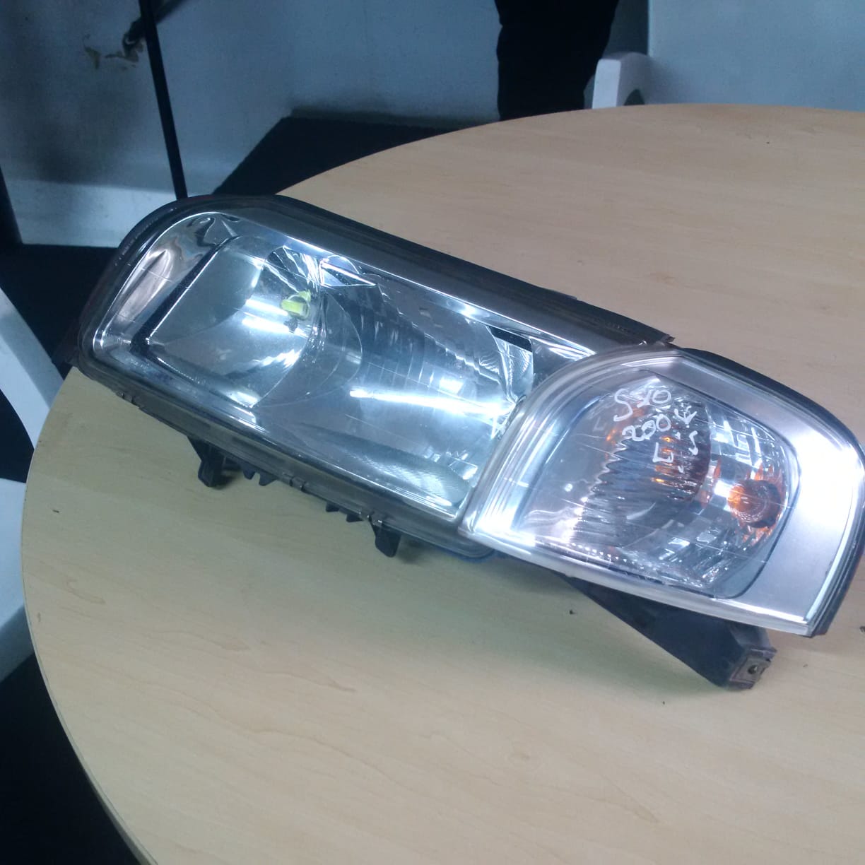 S80 2004 VOLVO HEADLIGHT FOR SALE CONTACT ME 0799832346 - Private Seller