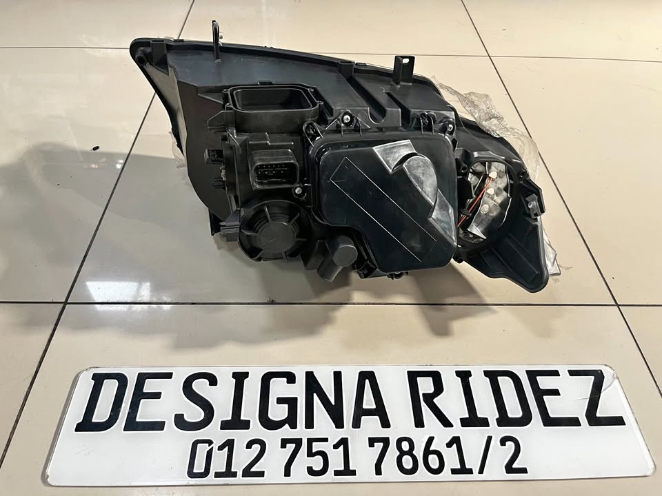 BMW E90 3SERIES LCI XENON (LEFT) HEADLIGHT AVAILABLE. - Private Seller BMW E90 3SERIES LCI XENON (LEFT) HEADLIGHT AVAILABLE. - Private Seller