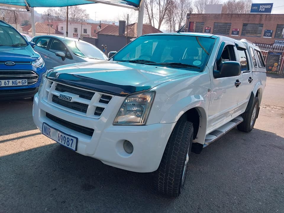 2012 ISUZU KB 250 DOUBLE CAB 125 000KM WHITE COLOR MANUEL DIESEL