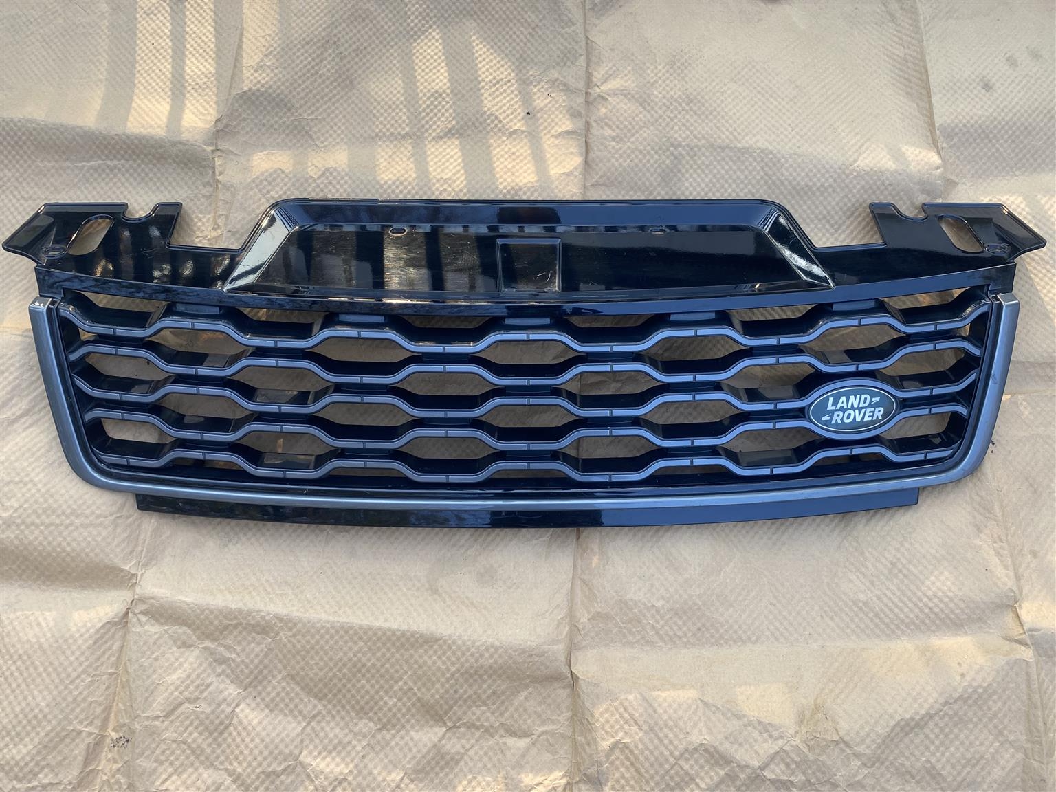 2019 RANGE ROVER SPORT RADIATOR GRILLE FOR SALE. IN PRISTINE CONDITION 2019 RANGE ROVER SPORT RADIATOR GRILLE FOR SALE. IN PRISTINE CONDITION