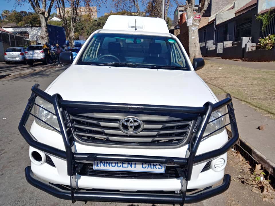 2013 TOYOTA HILUX SINGLE CAB 2.0 VVT.I PETROL, MANUAL, WHITE COLOR, MILEAGE 92000KM, CANOPY 2013 TOYOTA HILUX SINGLE CAB 2.0 VVT.I PETROL, MANUAL, WHITE COLOR, MILEAGE 92000KM, CANOPY
