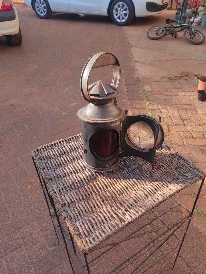 Vintage railway signal lamp (South African railways) Condition is good