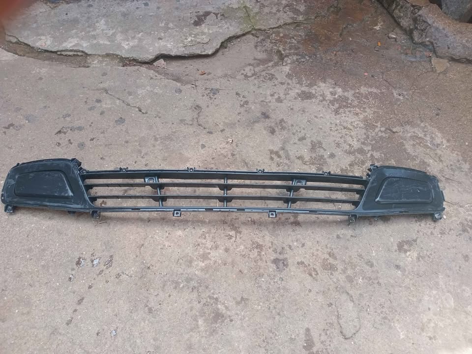 Hyundai H100 front bumper spoiler in good working condition original Hyundai parts ready to use - Private Seller