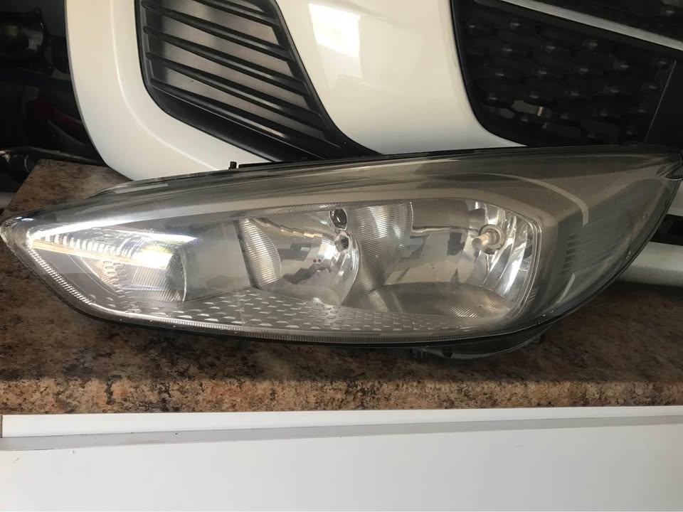 2018 Ford Focus left headlight - Private Seller 2018 Ford Focus left headlight - Private Seller
