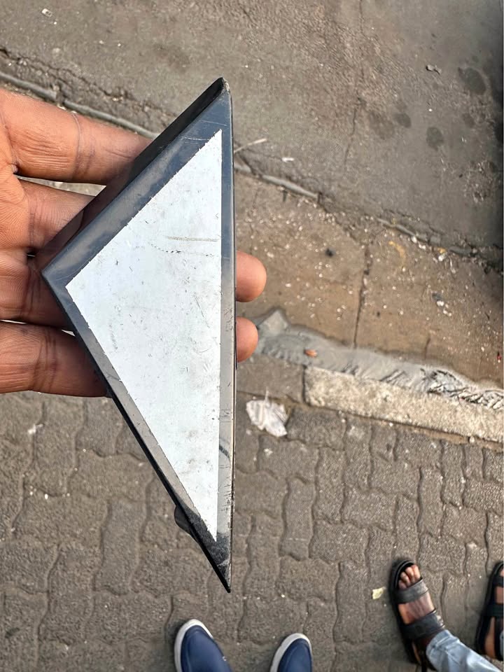 AUDI A3 SPORTBACK 8V FRONT RIGHT DOOR CORNER MOULDING SAMOSA TRIM 8V4837638A5FQ - Private Seller AUDI A3 SPORTBACK 8V FRONT RIGHT DOOR CORNER MOULDING SAMOSA TRIM 8V4837638A5FQ - Private Seller